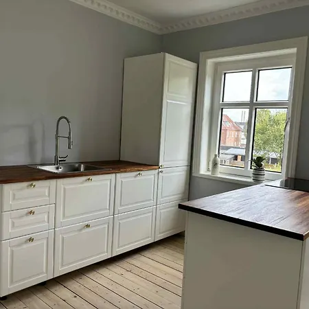 - '2' Second Floor - Close To Center - Free Private Parking * Ålborg