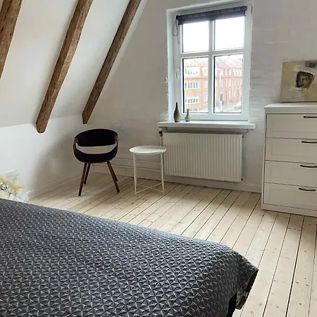 - '2' Second Floor - Close To Center - Free Private Parking