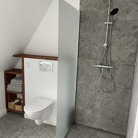 Lägenhet - '2' Second Floor - Close To Center - Free Private Parking *