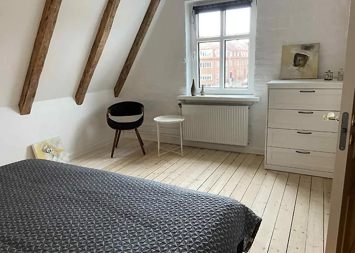 - '2' Second Floor - Close To Center - Free Private Parking