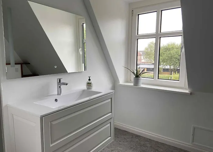 - '2' Second Floor - Close To Center - Free Private Parking