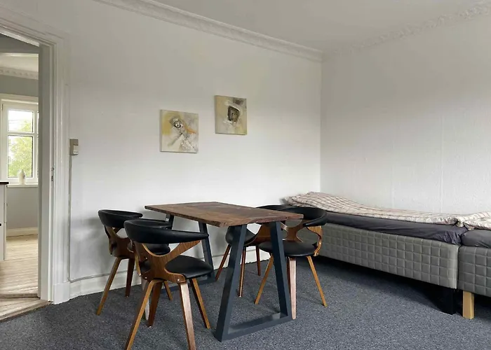 - '2' Second Floor - Close To Center - Free Private Parking *